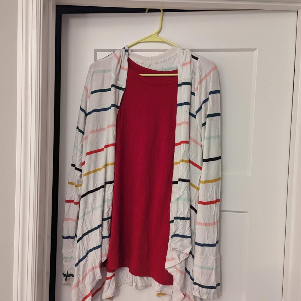 FREE SHIPPING! Super Cute Torrid Cardigan Warp and Tshirt bundle